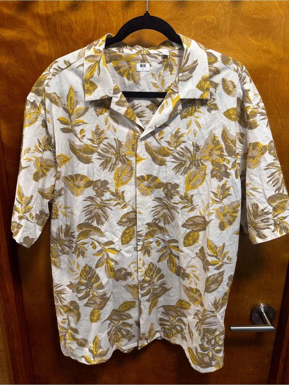 Uniqlo Lightweight Floral Button-Up Shirt Mens size Large